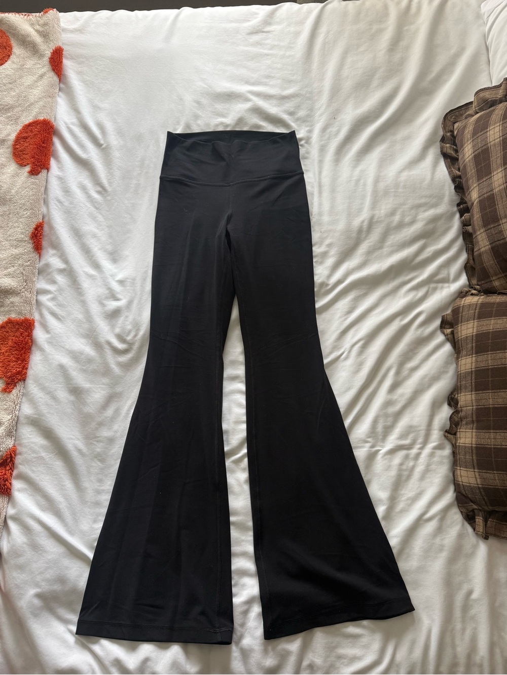 Aritzia tna High-Waist Black Flare Yoga Pants size small. Great condition